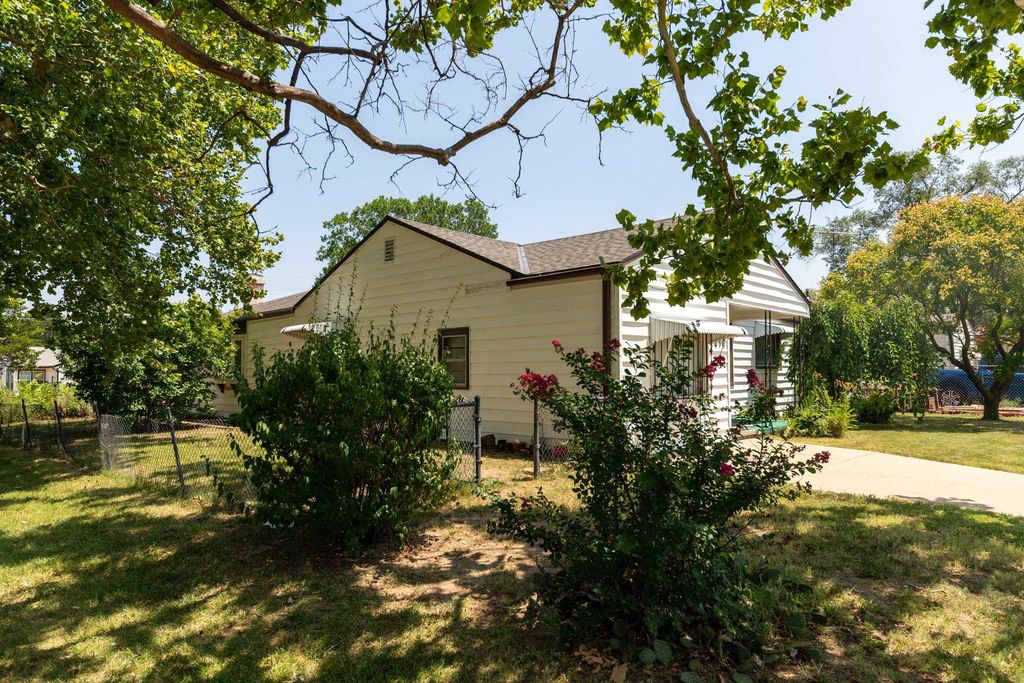 2656 N Poplar St, Wichita, KS 67219