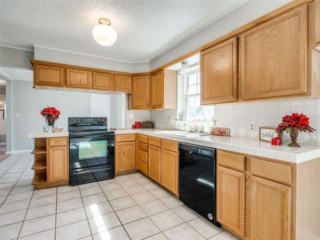 3052 NW 68th Street, Oklahoma City, OK 73116