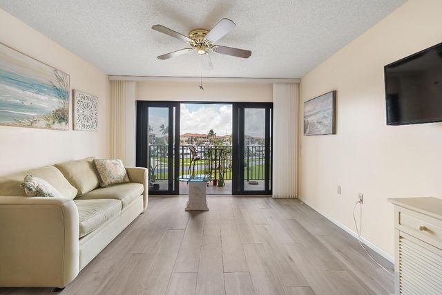 901 Seafarer Circle 306, Jupiter, FL 33477