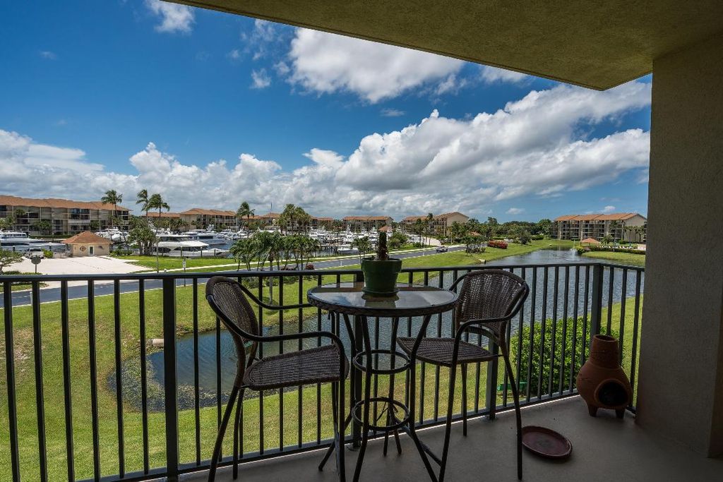 901 Seafarer Circle 306, Jupiter, FL 33477