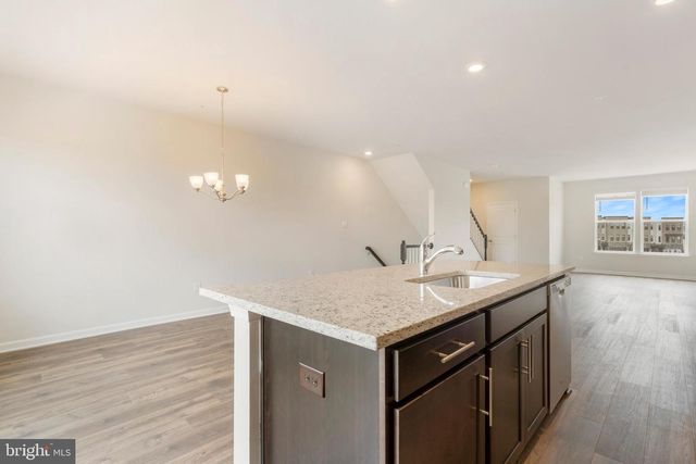560 UNION ST, Frederick, MD 21701