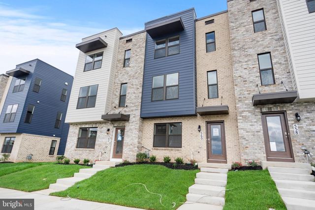 560 UNION ST, Frederick, MD 21701