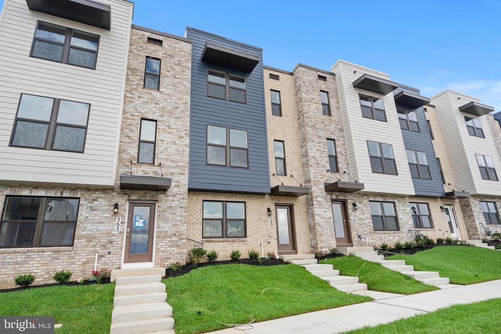 560 UNION ST, Frederick, MD 21701