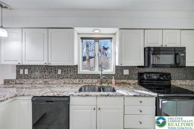 205 Regent Street, Lehman Twp, PA 18324