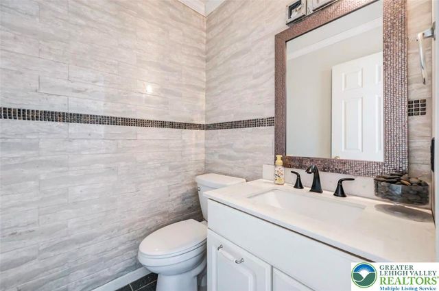 205 Regent Street, Lehman Twp, PA 18324