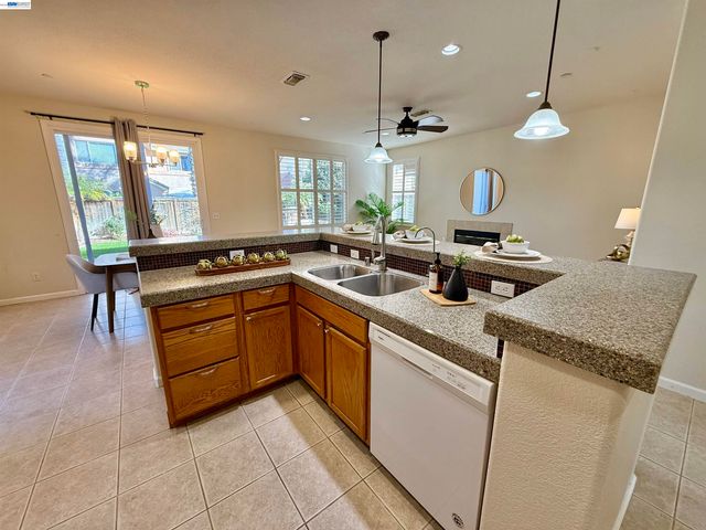 529 Chestnut St, Brentwood, CA 94513