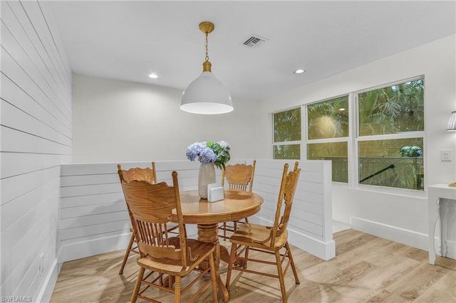 6155 Standing Oaks LN, Naples, FL 34119