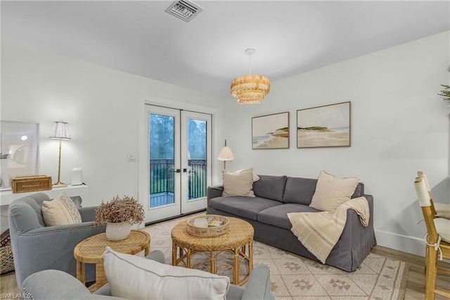 6155 Standing Oaks LN, Naples, FL 34119