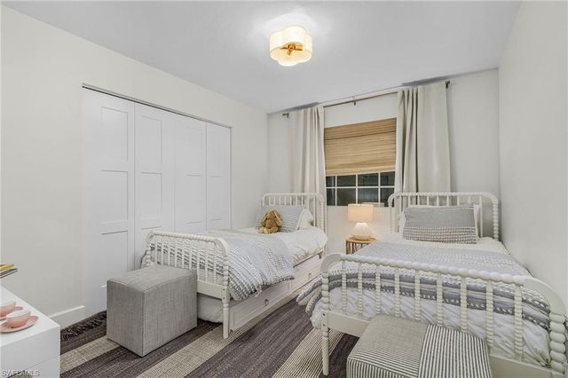 6155 Standing Oaks LN, Naples, FL 34119