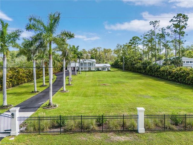 6155 Standing Oaks LN, Naples, FL 34119