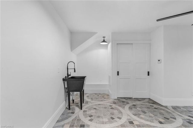 6155 Standing Oaks LN, Naples, FL 34119