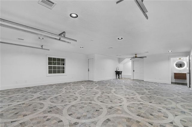 6155 Standing Oaks LN, Naples, FL 34119