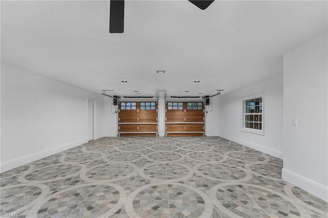 6155 Standing Oaks LN, Naples, FL 34119