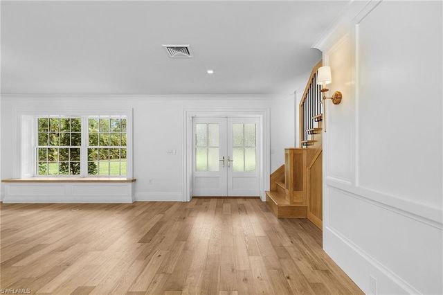 6155 Standing Oaks LN, Naples, FL 34119