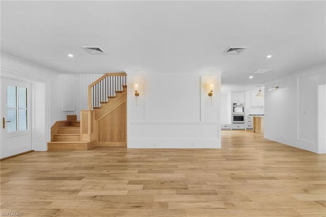 6155 Standing Oaks LN, Naples, FL 34119