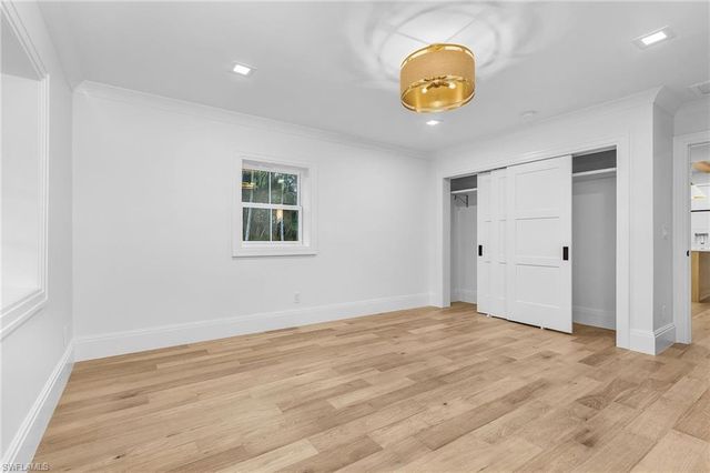 6155 Standing Oaks LN, Naples, FL 34119