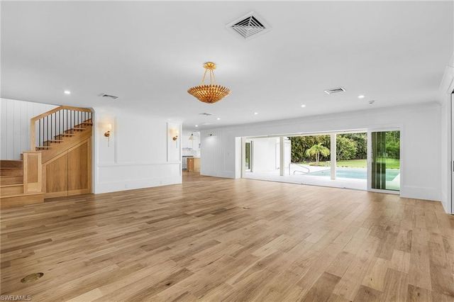 6155 Standing Oaks LN, Naples, FL 34119