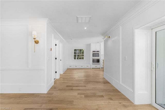 6155 Standing Oaks LN, Naples, FL 34119