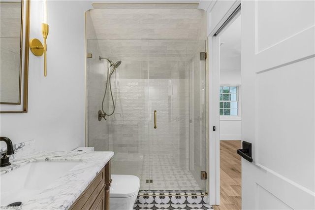 6155 Standing Oaks LN, Naples, FL 34119
