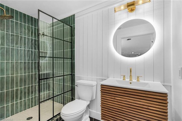 6155 Standing Oaks LN, Naples, FL 34119