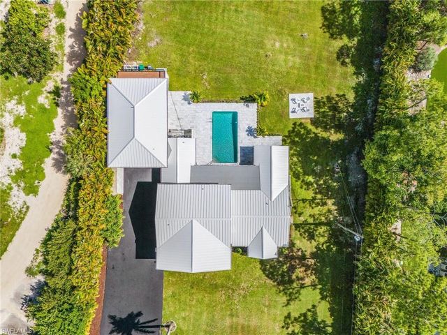 6155 Standing Oaks LN, Naples, FL 34119