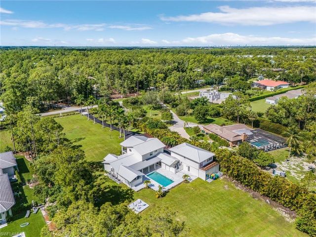 6155 Standing Oaks LN, Naples, FL 34119