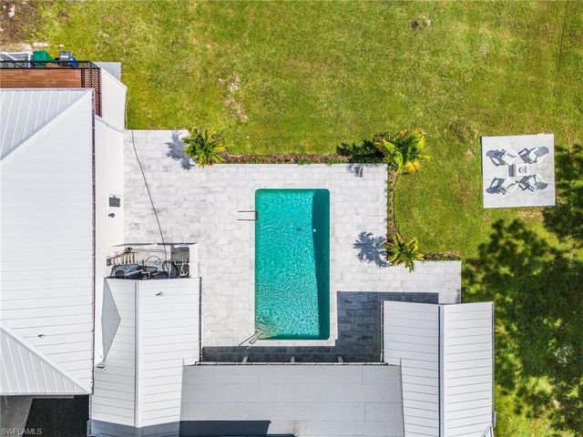 6155 Standing Oaks LN, Naples, FL 34119