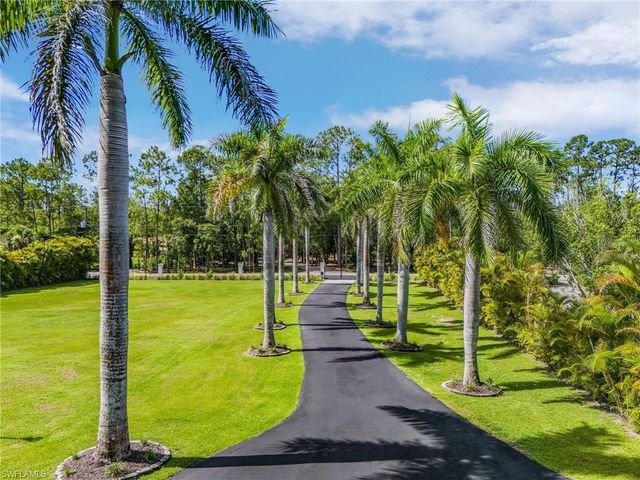 6155 Standing Oaks LN, Naples, FL 34119