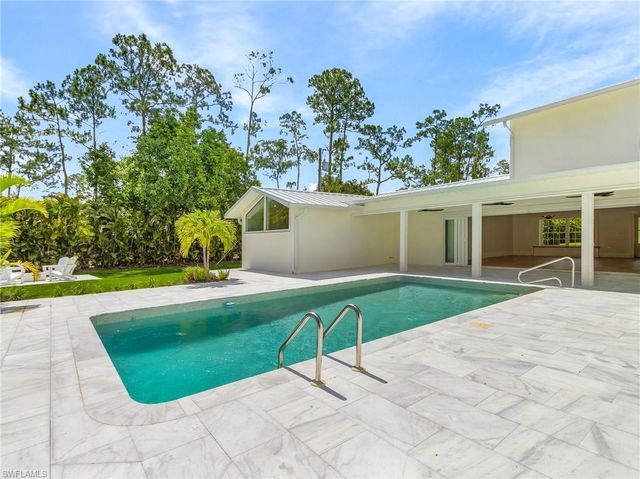 6155 Standing Oaks LN, Naples, FL 34119