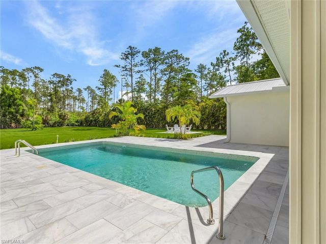 6155 Standing Oaks LN, Naples, FL 34119