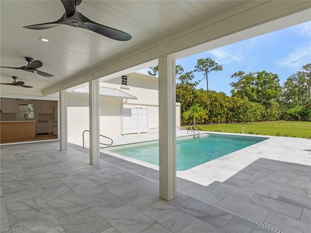 6155 Standing Oaks LN, Naples, FL 34119