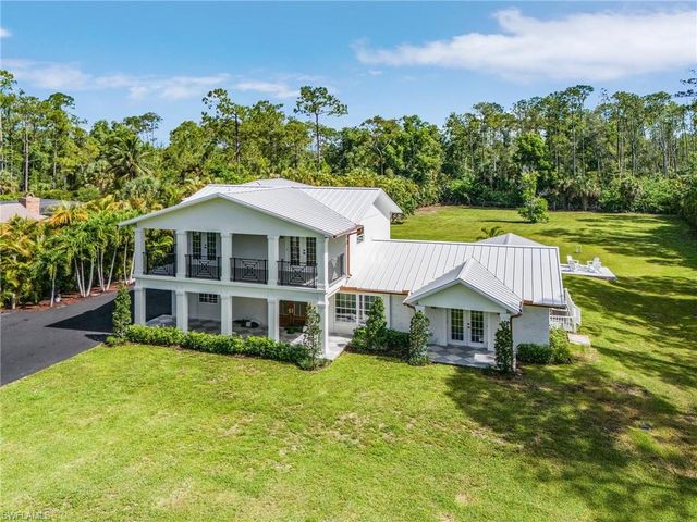 6155 Standing Oaks LN, Naples, FL 34119