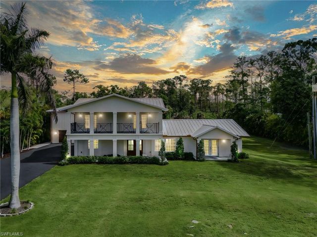 6155 Standing Oaks LN, Naples, FL 34119