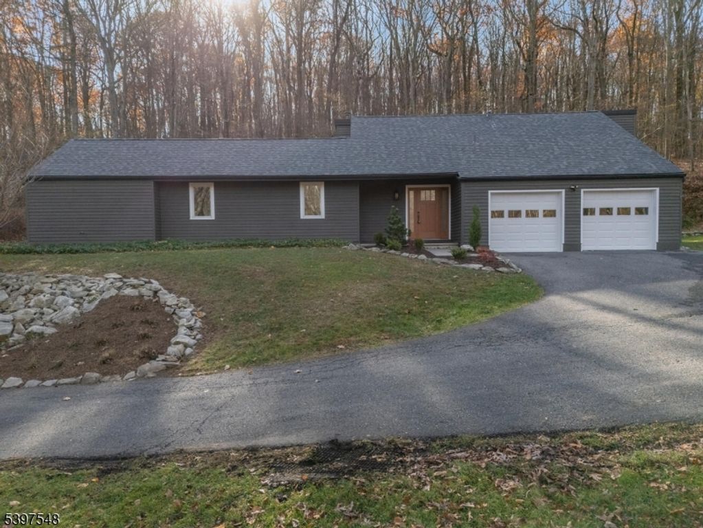 319 Sweet Hollow Rd, Holland Twp., NJ 08848