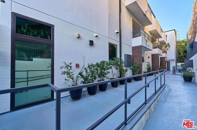 829 N Martel Avenue 5, Los Angeles, CA 90046