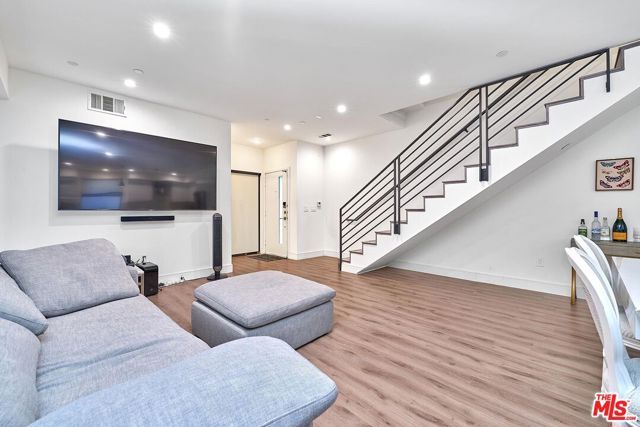 829 N Martel Avenue 5, Los Angeles, CA 90046