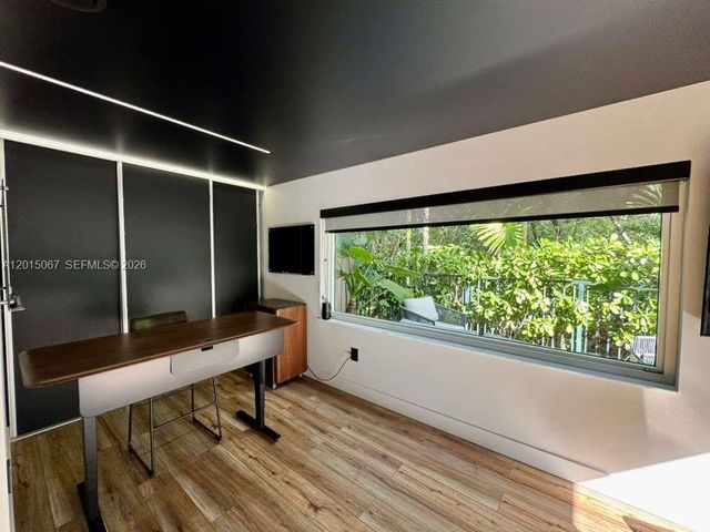 935 Weeping Willow Way, Hollywood, FL 33019