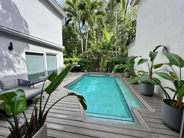 935 Weeping Willow Way, Hollywood, FL 33019
