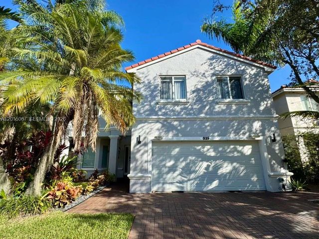 935 Weeping Willow Way, Hollywood, FL 33019