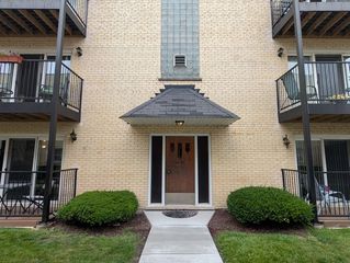 6484 N Northwest Highway 7, Chicago, IL 60631