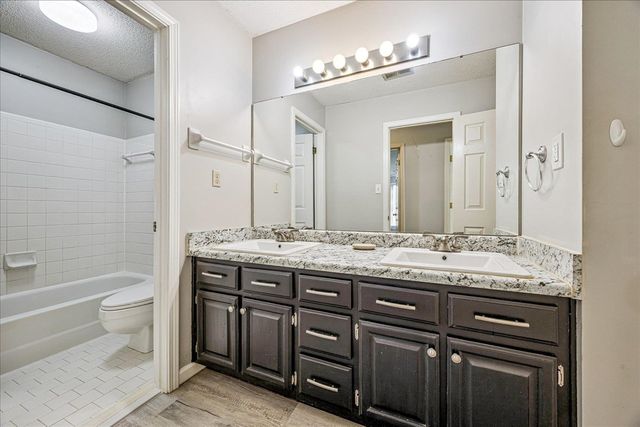 8831 WOOD MILLS CV E, Memphis, TN 38016