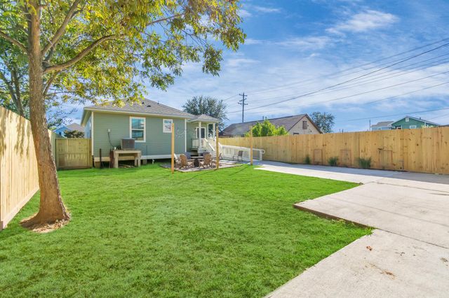 5322 Avenue K, Galveston, TX 77551