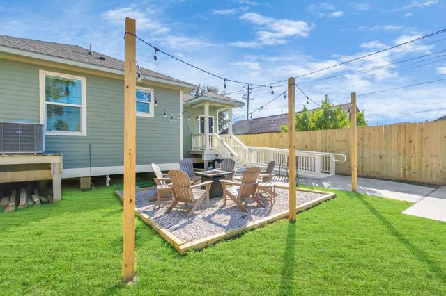 5322 Avenue K, Galveston, TX 77551