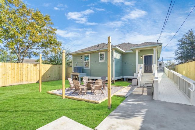 5322 Avenue K, Galveston, TX 77551