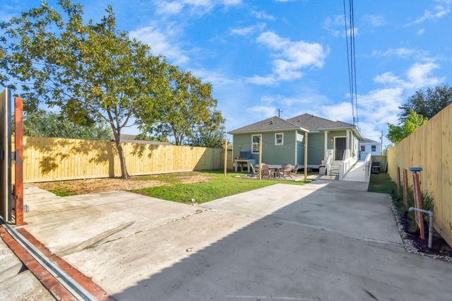 5322 Avenue K, Galveston, TX 77551