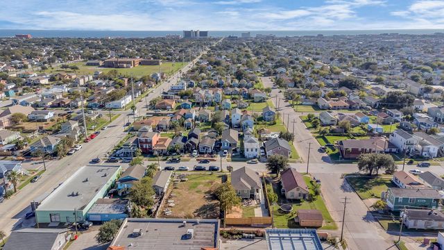 5322 Avenue K, Galveston, TX 77551