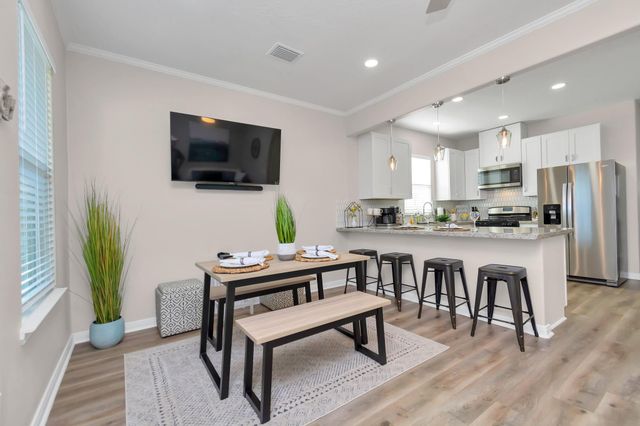 5322 Avenue K, Galveston, TX 77551