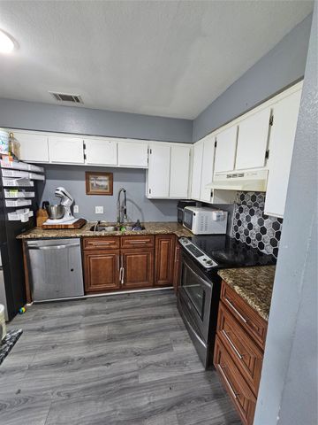 208 N Ellis Street, Lancaster, TX 75146
