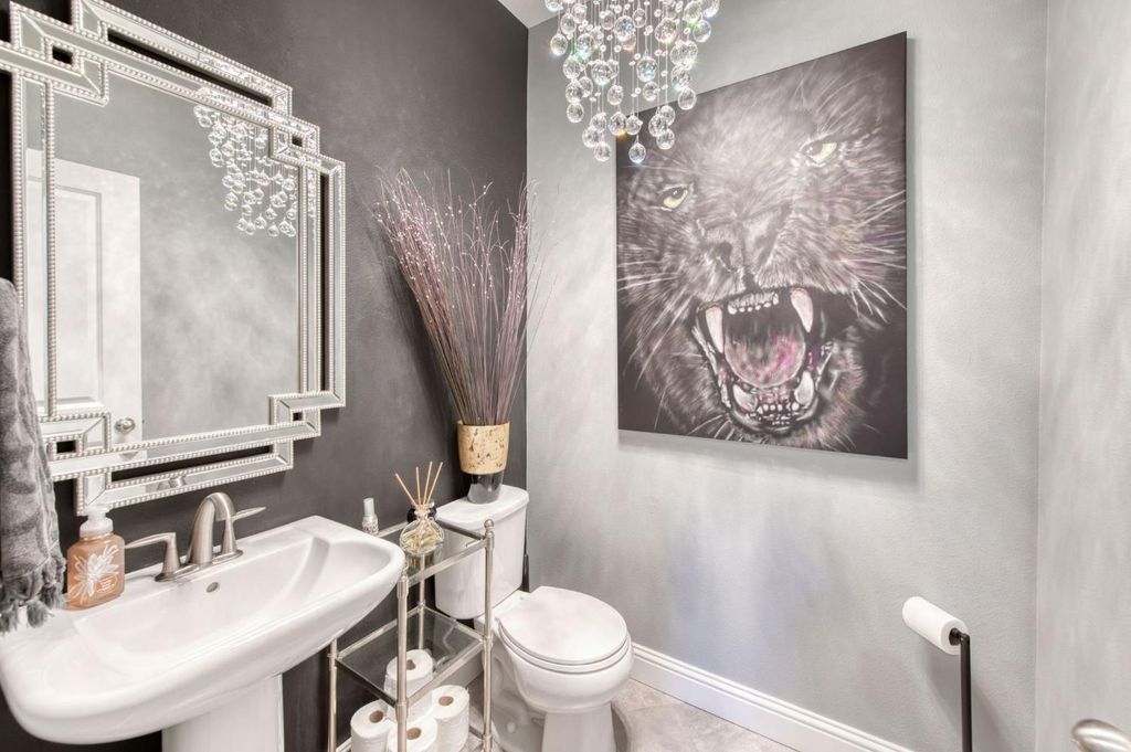 Image 12 of property listing at 273 Meridian Avenue, Madera, CA 93636