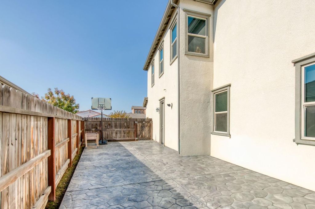 Image 40 of property listing at 273 Meridian Avenue, Madera, CA 93636